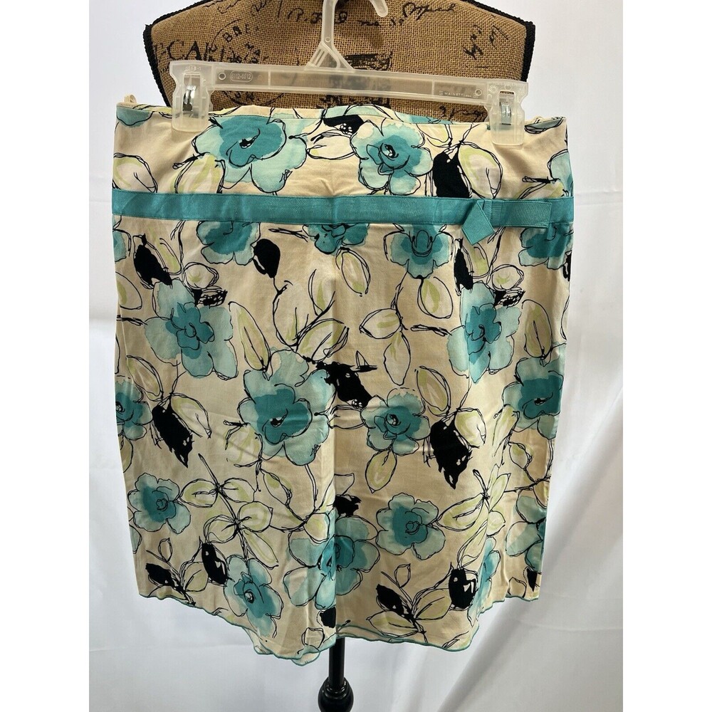 Outfit Petite Floral Skirt Size 12